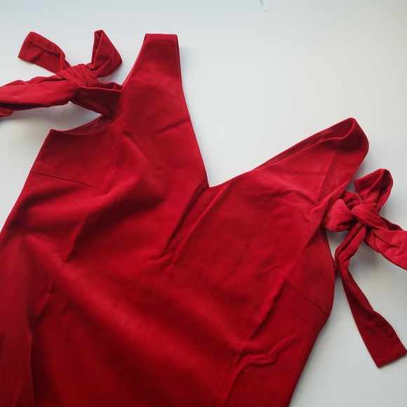 Dresses & Skirts - VELVET DRESS